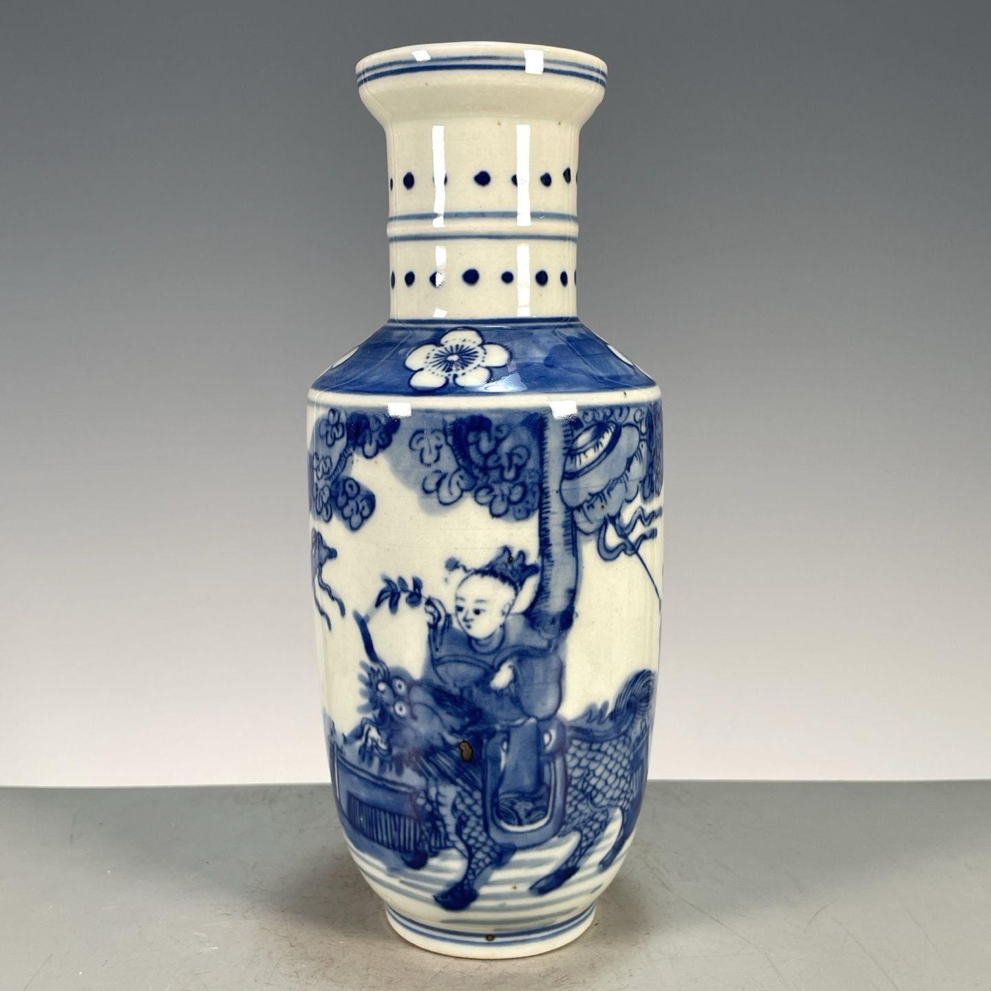 Blau-weiße Porzellan-Rouleau-V – Vintage Collectible Pottery Bewertung und Preis