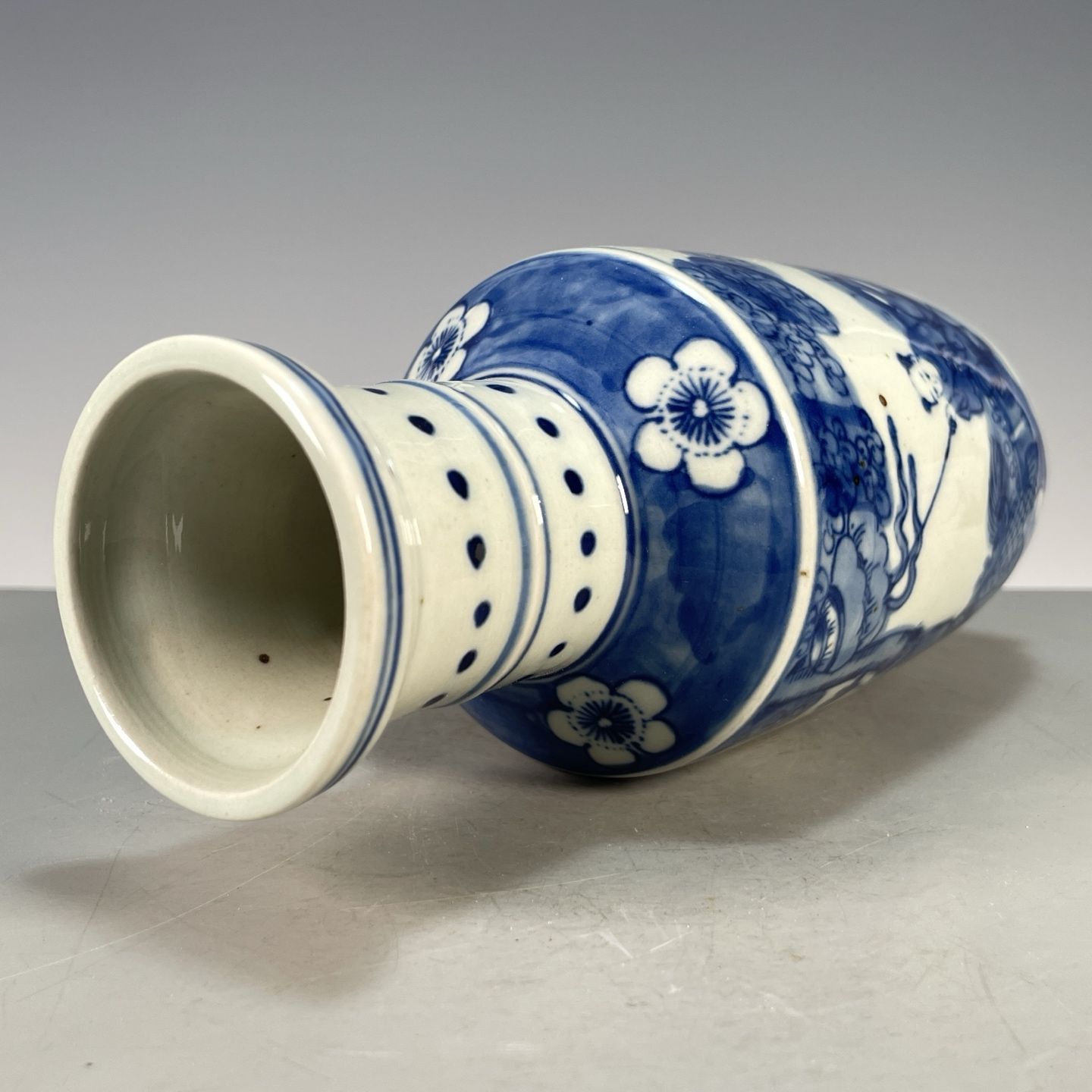 Blau-weiße Porzellan-Rouleau-V – Vintage Collectible Pottery Bewertung und Preis